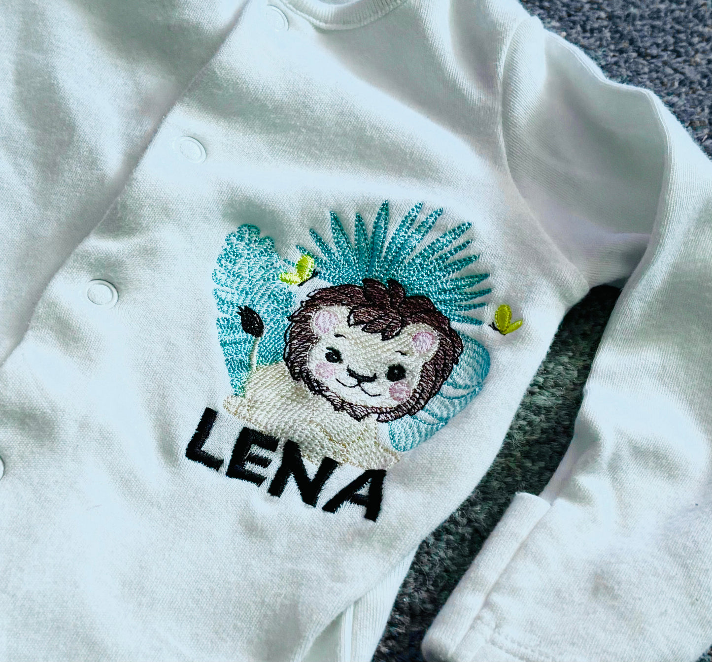 Embroidered baby gifts 